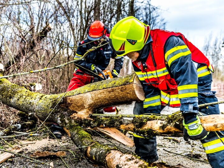 Strażacy walczyli z wybuchem gazu w okolicy Kamieńca Ząbkowickiego