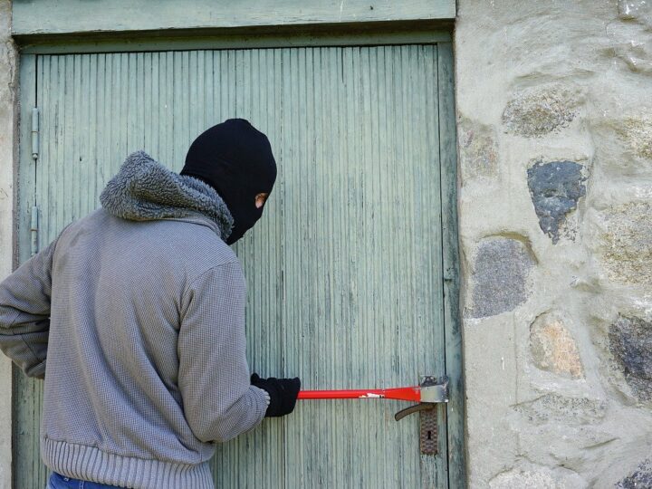 Policja ostrzega mieszkańców miasta przed złodziejami