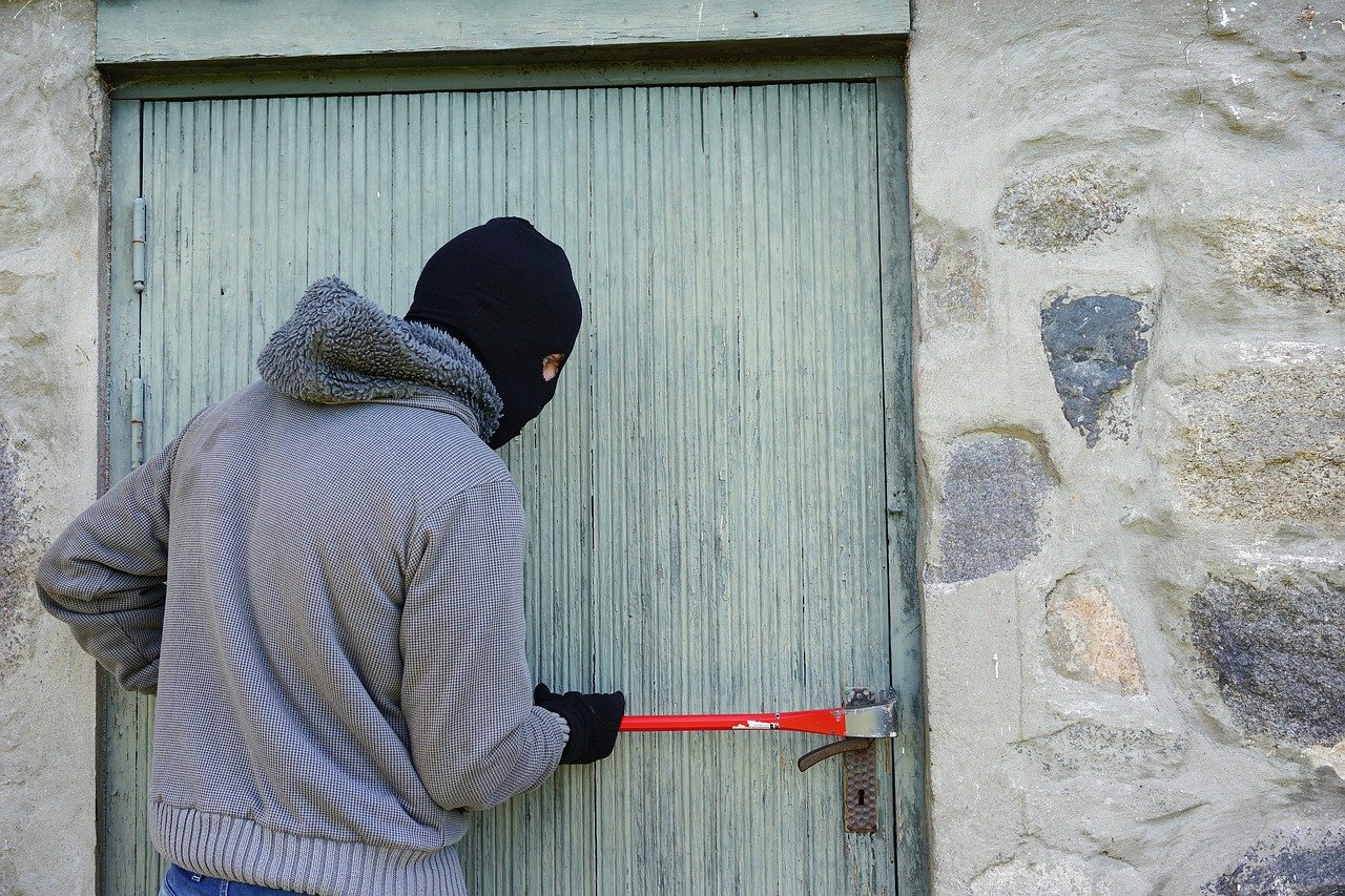 Policja ostrzega mieszkańców miasta przed złodziejami