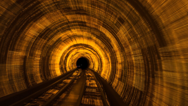 Na głównej trasie z Wrocławia do Wałbrzycha robotnicy przedłużą tunel kolejowy