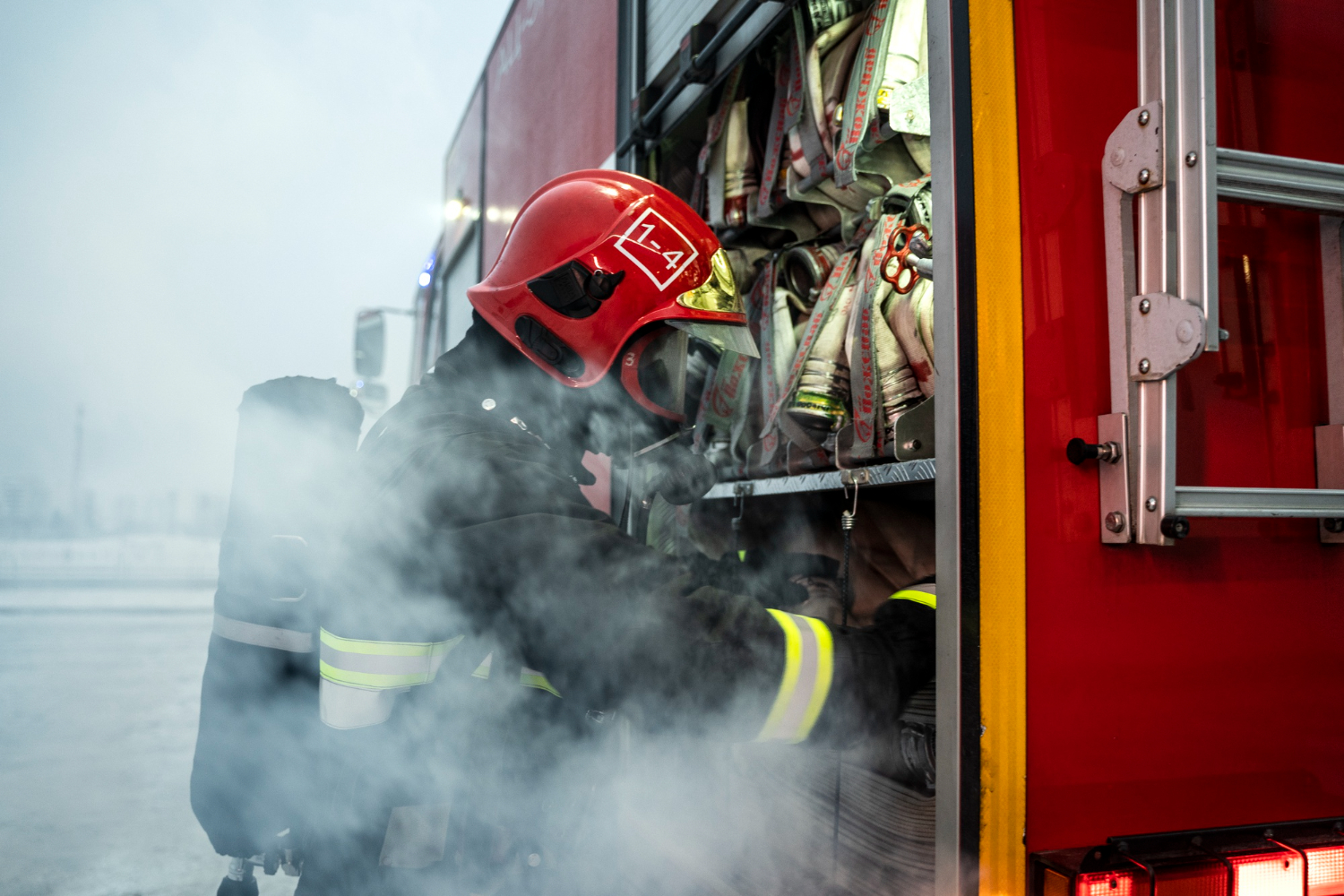 Ćwiczenia strażaków na Dolnym Śląsku w zbiorniku Topola