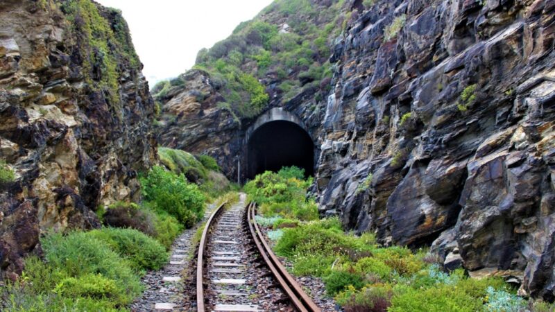 Rewolucyjne prace modernizacyjne w tunelu kolejowym w Trzcińsku skrajnie zaawansowane