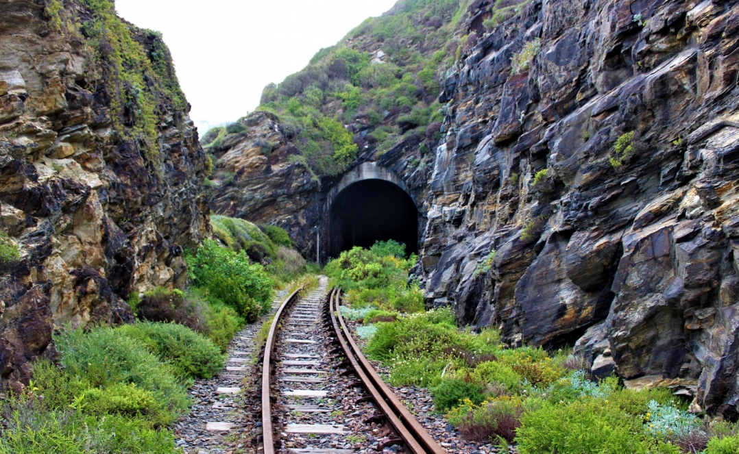 Rewolucyjne prace modernizacyjne w tunelu kolejowym w Trzcińsku skrajnie zaawansowane