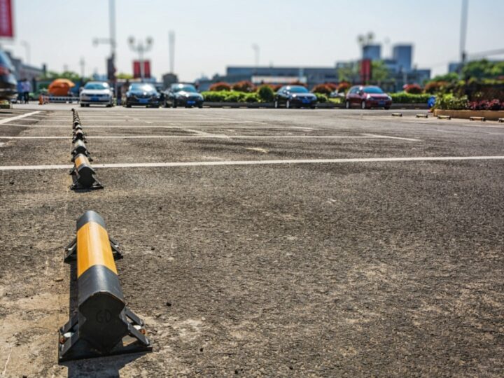 Wyzwanie związane z brakiem miejsc parkingowych w miastach