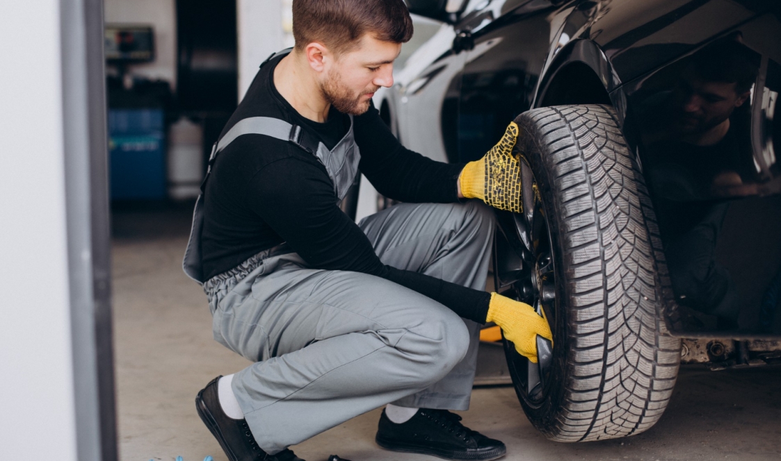 Przygotuj swoje auto na zimę: Długie okresy oczekiwania na wymianę opon we Wrocławiu