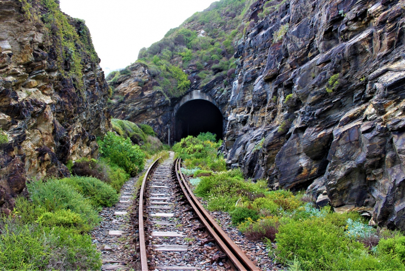 Modernizacja tunelu kolejowego w Trzcińsku wywołuje zmiany w komunikacji między Wrocławiem a Jelenią Górą