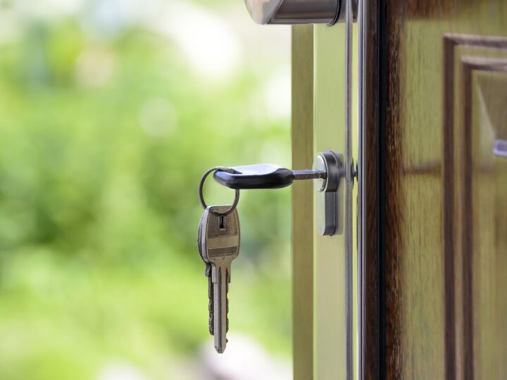 Finansowanie zakupu domu od dewelopera – opcje kredytowe na tle rynku nieruchomości