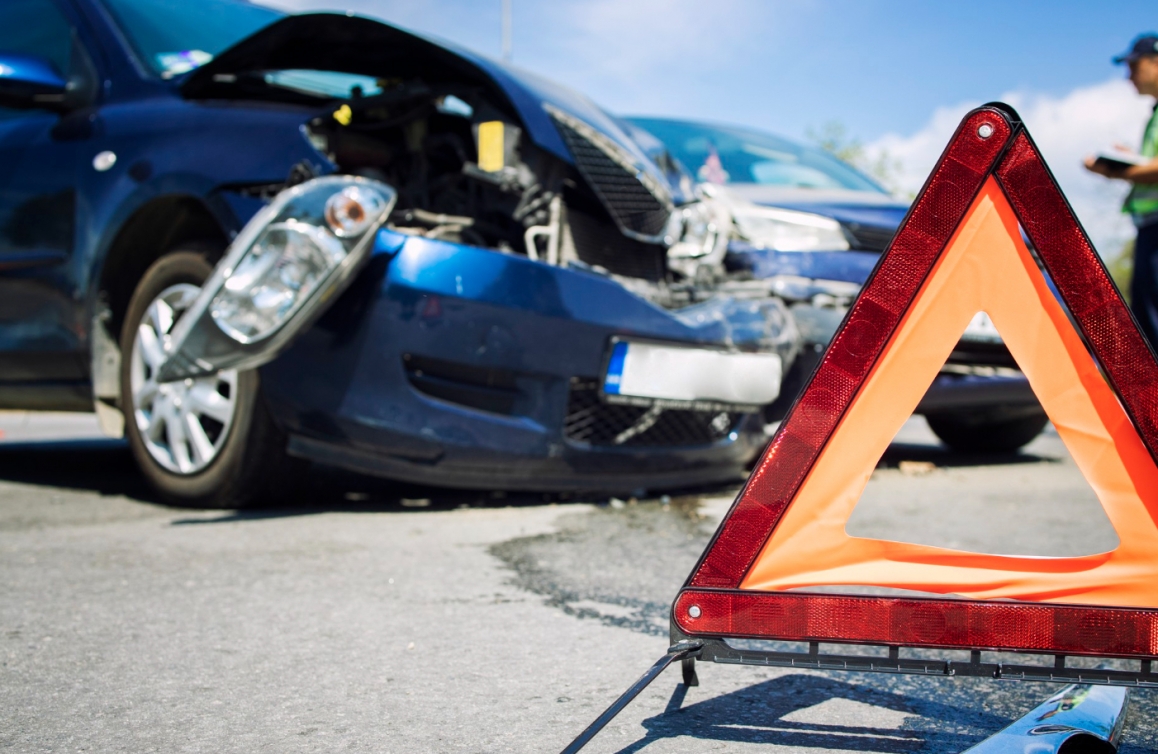 Tragedia na autostradzie A4 koło Bolesławca – śmiertelny wypadek busa z piaskarką