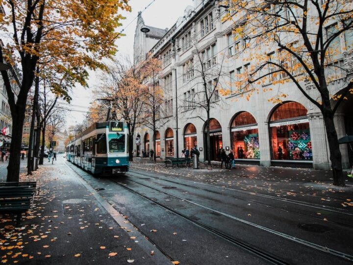 Tragiczne zderzenie dwóch tramwajów na ulicach Wrocławia kończy się hospitalizacją jednej osoby