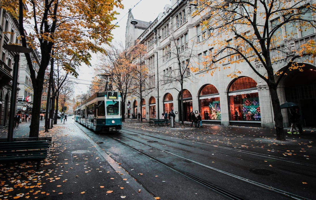 Tragiczne zderzenie dwóch tramwajów na ulicach Wrocławia kończy się hospitalizacją jednej osoby