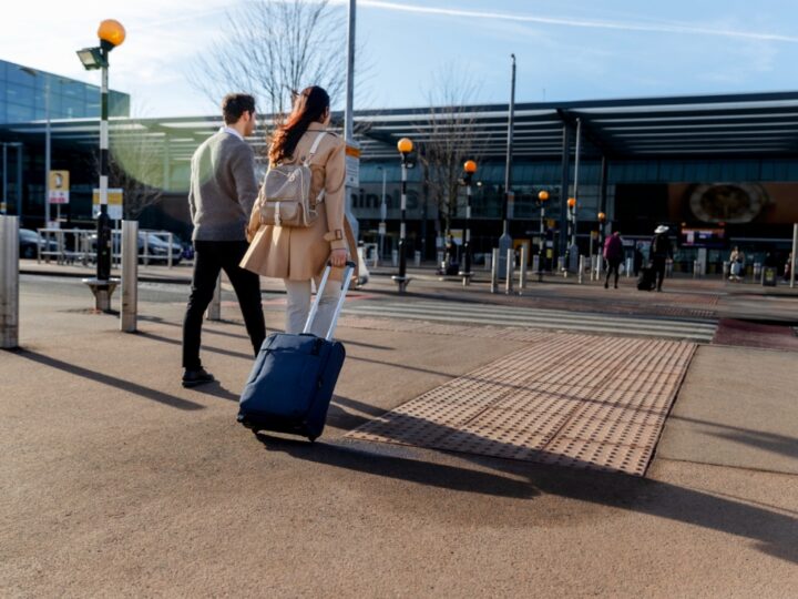 Port Lotniczy Wrocław i portal CDA wspólnie rozweselą pasażerów darmowymi filmami