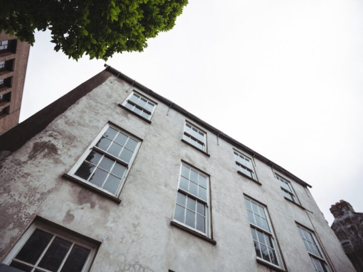 Wrocław kontynuuje walkę z nieekologicznymi źródłami ciepła: plan termomodernizacji blisko 100 kamienic