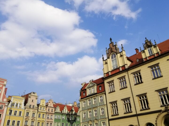 Renowacja zabytkowych kamienic we Wrocławiu: Odrodzenie wrocławskiej secesji na przykładzie kamienicy przy ulicy Piastowskiej 25
