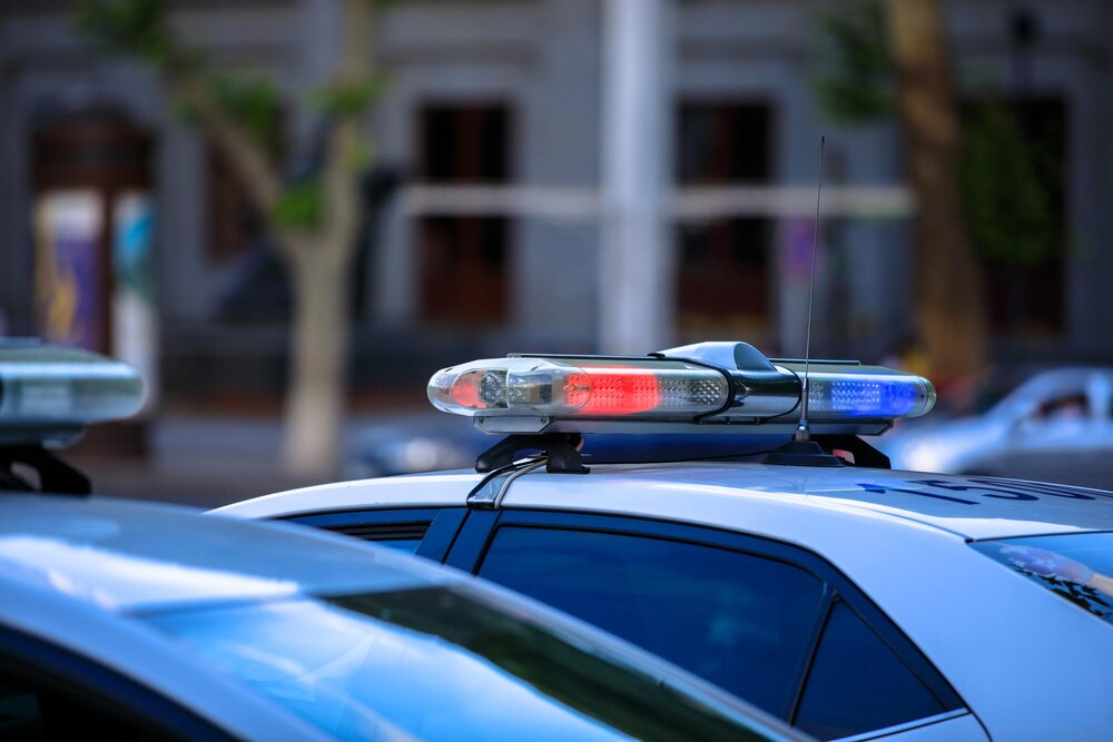 Brutalny atak na seniora we Wrocławiu: 34-latek zatrzymany po napaści na przystanku tramwajowym