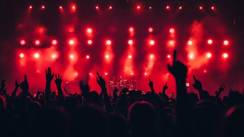 Muzyczne Pożegnanie Lata: Bezpłatne Koncerty w Wrocławskich Parkach!