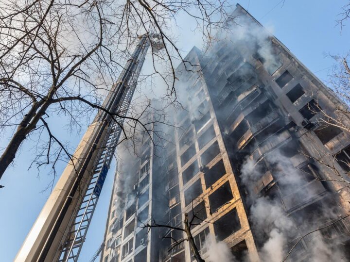 Tragedia we Wrocławiu: Pożar w wieżowcu kończy się śmiercią kobiety