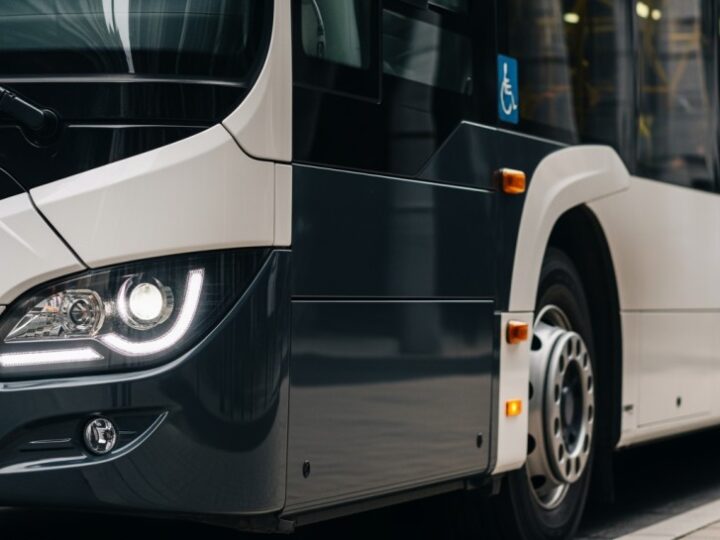 Wrocław inwestuje w nowoczesność: 340 klimatyzowanych autobusów na ulicach!