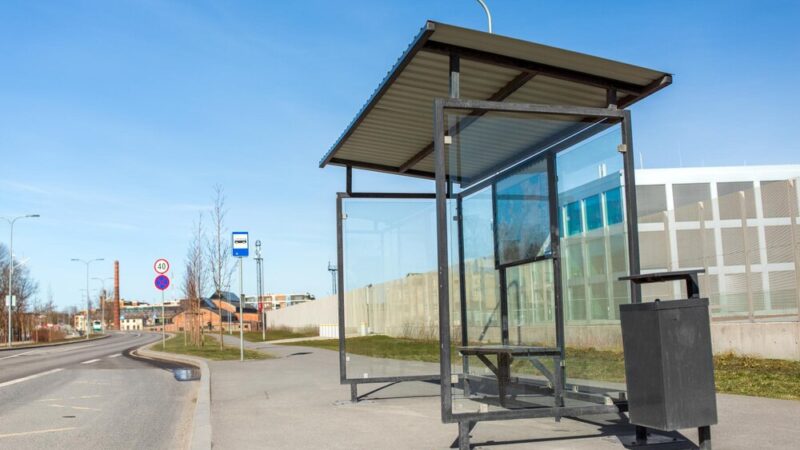 Wrocław walczy z wandalizmem: przystanki odzyskują blask!