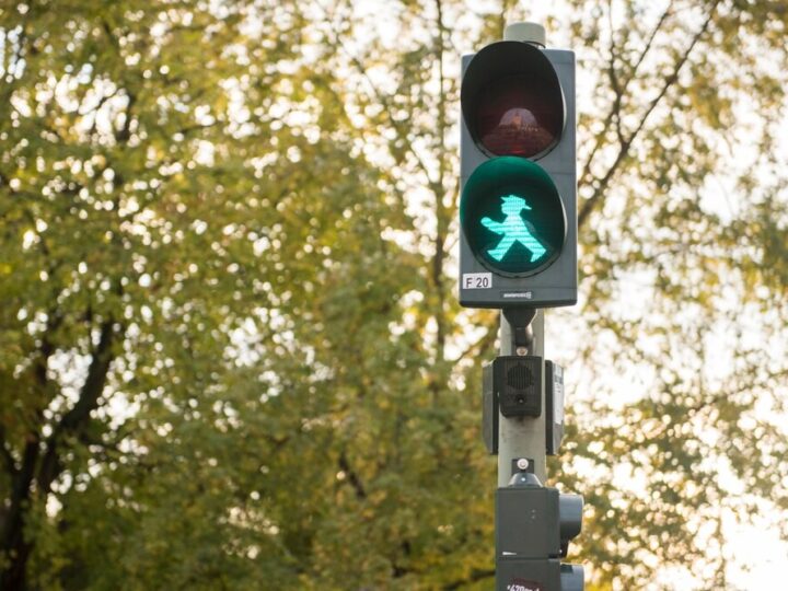 38-latek na autostradzie A4 szukał przystanku – szokujący incydent na poboczu!