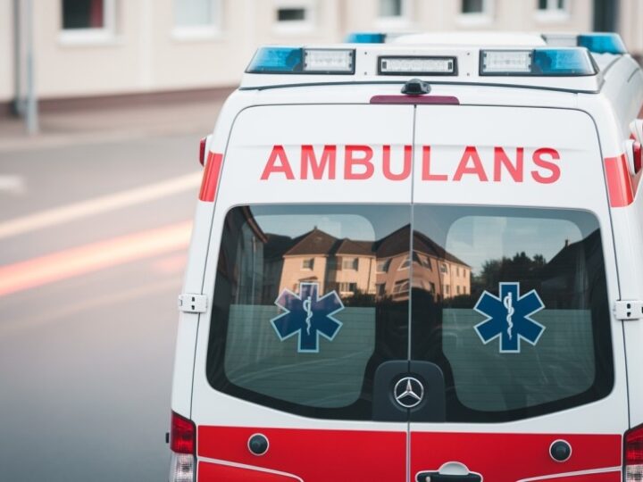 Ratowniczka wypadła z karetki podczas groźnego zderzenia na obwodnicy Opola