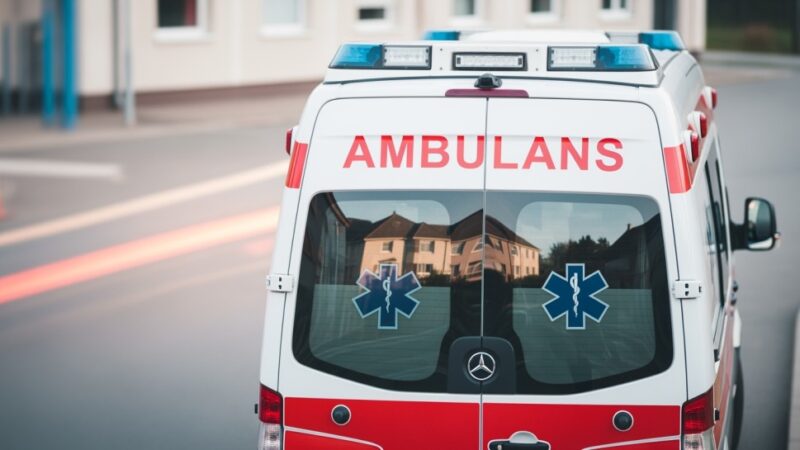 Ratowniczka wypadła z karetki podczas groźnego zderzenia na obwodnicy Opola