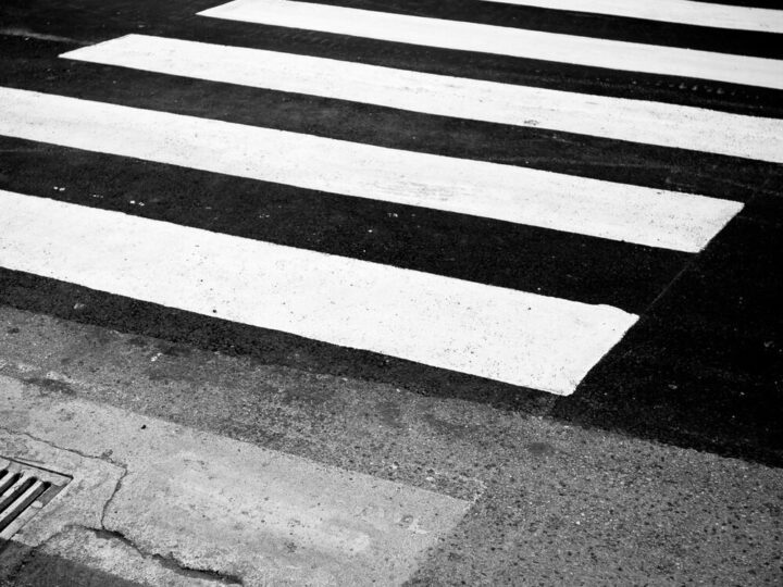 Wrocław wprowadza nowe znaki dla pieszych: Tramwaje mają pierwszeństwo!