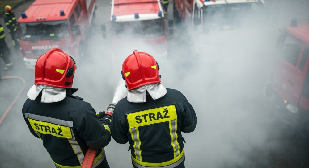 Kłodzko w szoku: Policja rozwiązała sprawę serii podpaleń, zatrzymując sprawców zniszczeń!