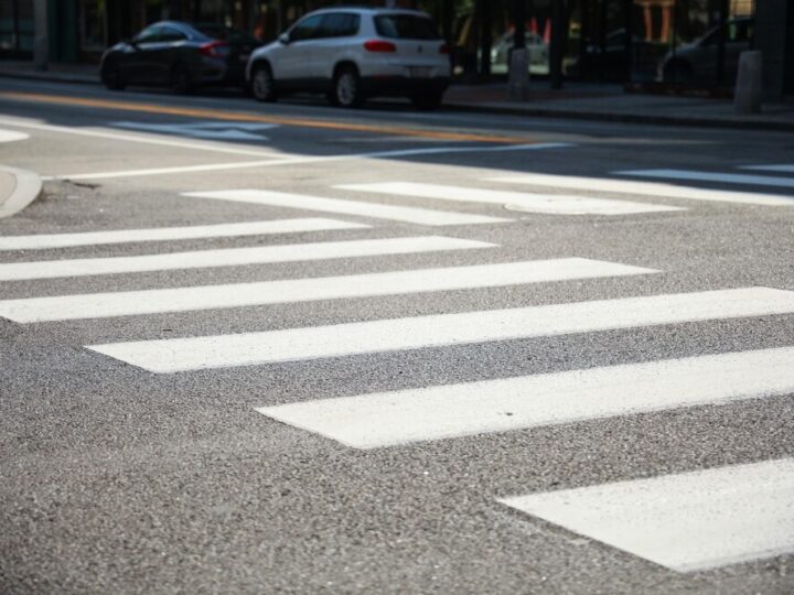 Tramwaj potrącił pieszego przy Legnickiej – poszkodowany w szpitalu