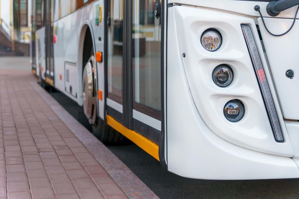 Nocne zmiany w komunikacji: Autobusy 253 i 259 odjeżdżają z nowego przystanku!