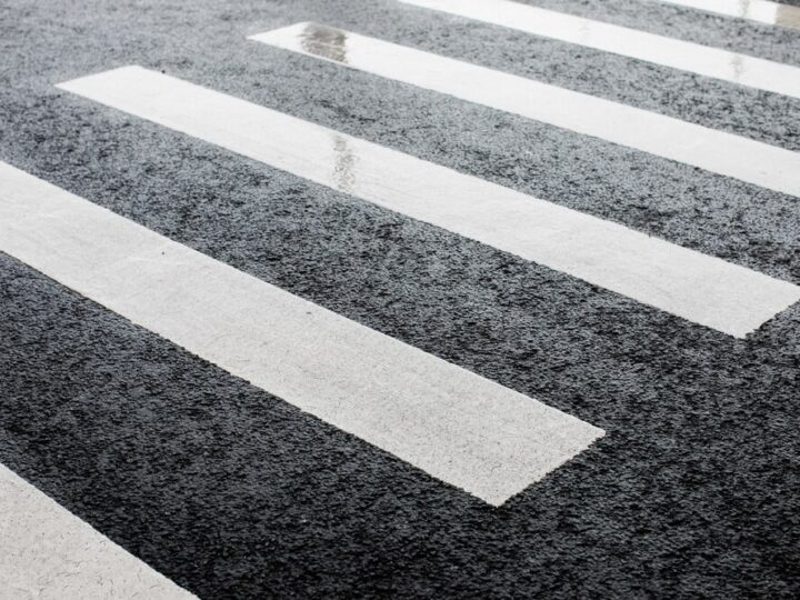 Zaginięcia w powiecie lwóweckim: Policja apeluje o ostrożność podczas leśnych wędrówek
