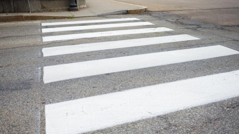 Bądź jak gwiazda: Policjantka z Legnicy promuje odblaski dla bezpieczeństwa na drodze