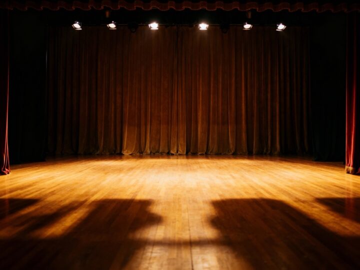 Dariusz Maj triumfuje z Kryształową Pestką za monodram „Aleja Narodowa”