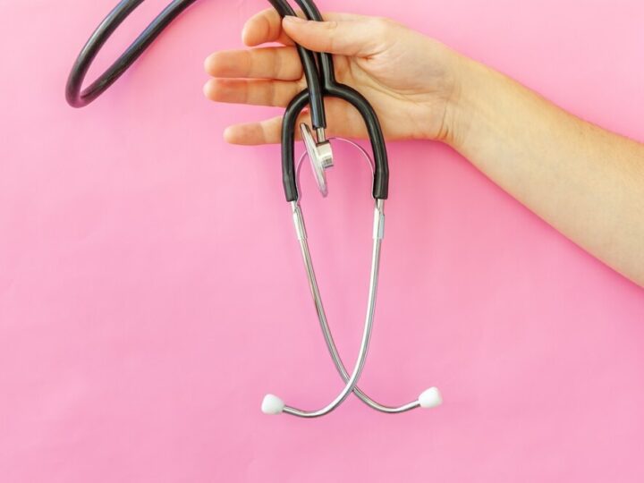 Śmiech jako terapia: dołącz do jogi śmiechu!