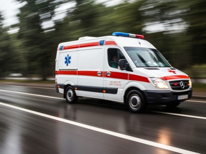 Policjanci uratowali mężczyznę przed wychłodzeniem w mroźną noc