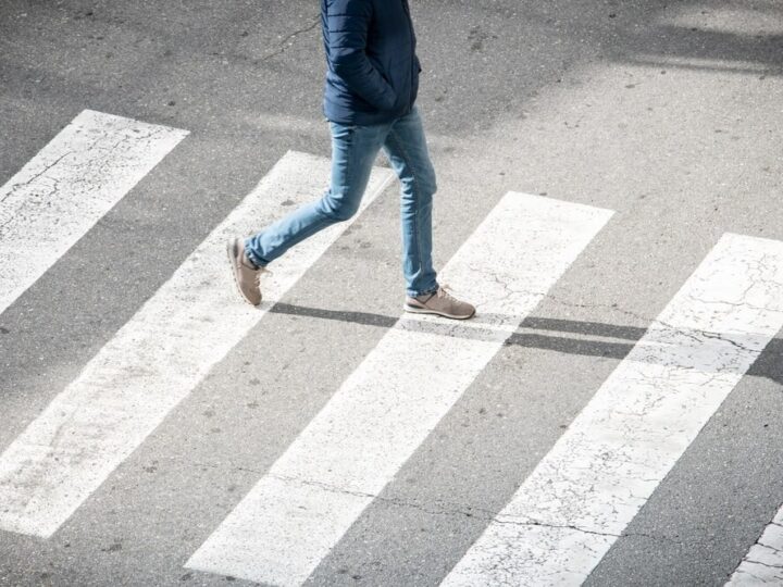 Wypadek pieszego w Świeradowie-Zdroju: Policja ostrzega przed brakiem odblasków