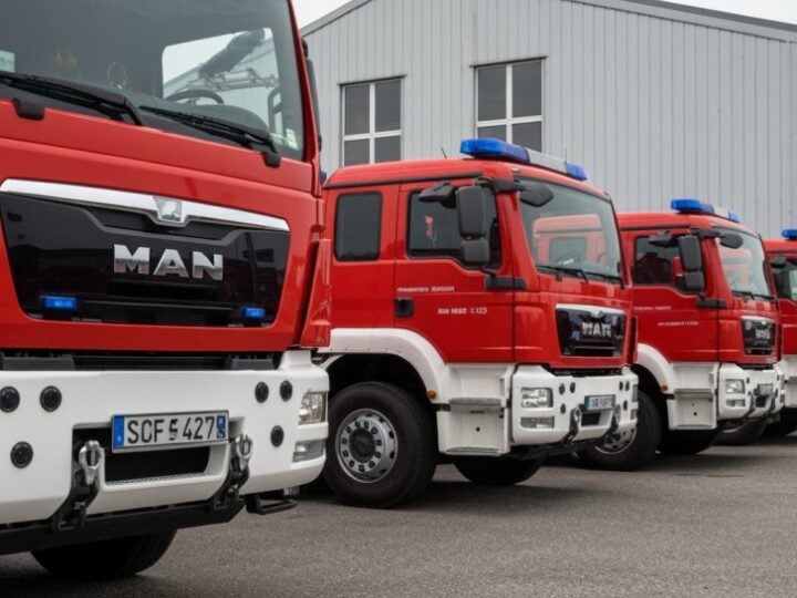 Ogromny pożar we Wrocławiu: 7 jednostek straży w akcji ratunkowej