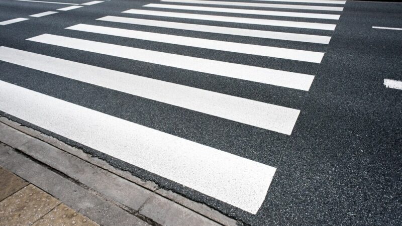 Tragiczne potrącenie pieszego we Wrocławiu: mężczyzna nie żyje