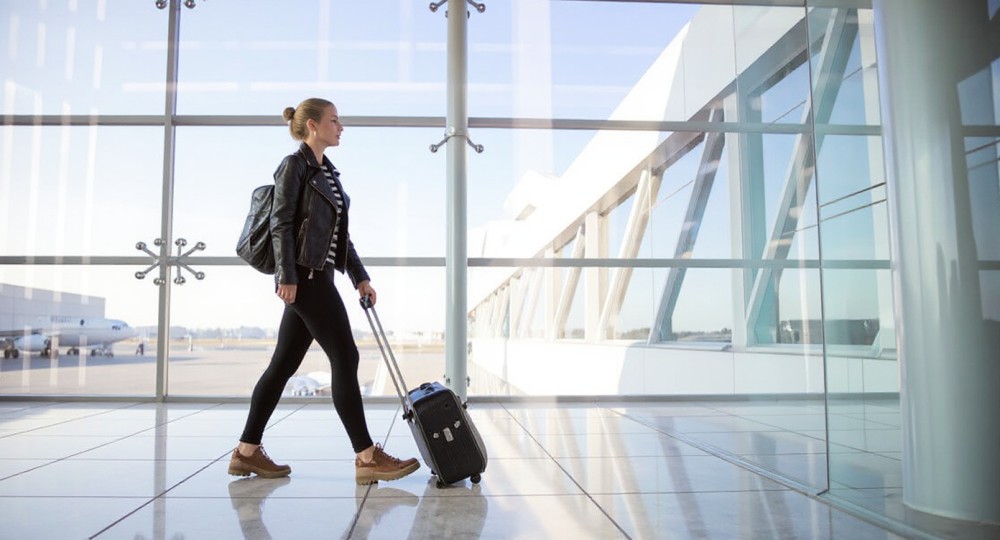 Gazociąg uszkodzony na wrocławskim lotnisku: strażacy w akcji!
