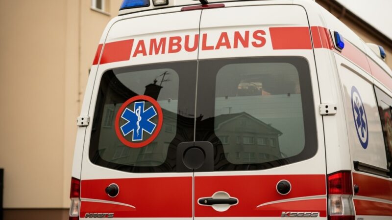 Mężczyzna spadł z dachu Wroclavii, ulica Sucha zablokowana