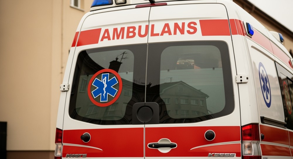 Mężczyzna spadł z dachu Wroclavii, ulica Sucha zablokowana