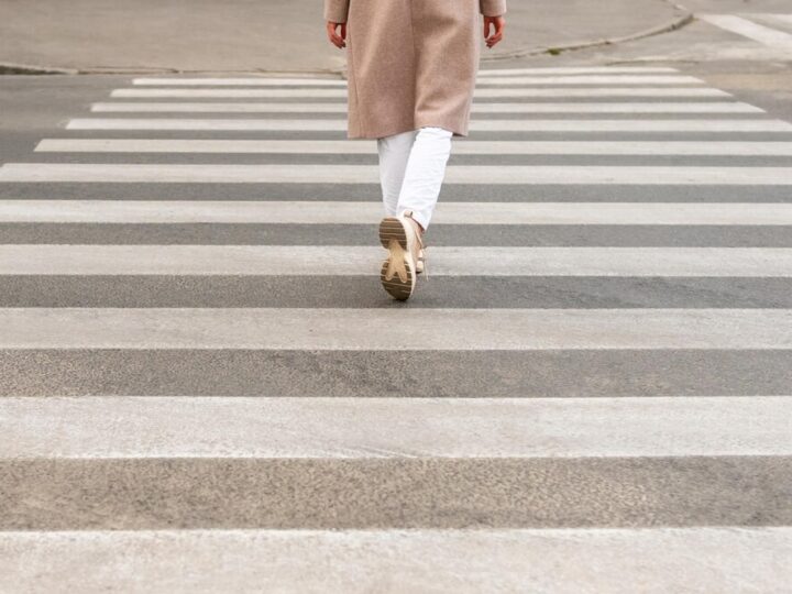 Widoczność ratuje życie: załóż kamizelkę odblaskową!