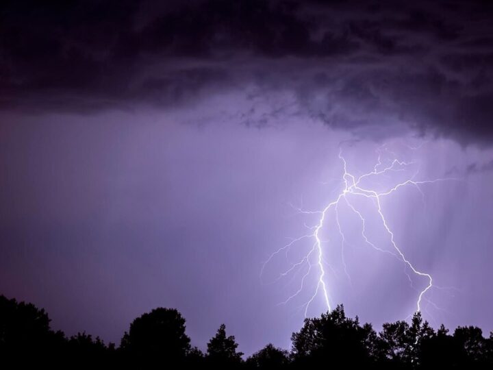 Zima zaskoczyła Wrocław: Miasto w akcji przeciw śniegowi!