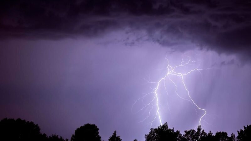 Zima zaskoczyła Wrocław: Miasto w akcji przeciw śniegowi!