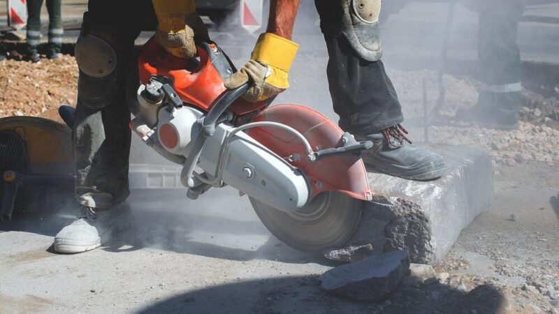 Awaria wodociągu usunięta, ruch na ul. Wałbrzyskiej wraca do normy