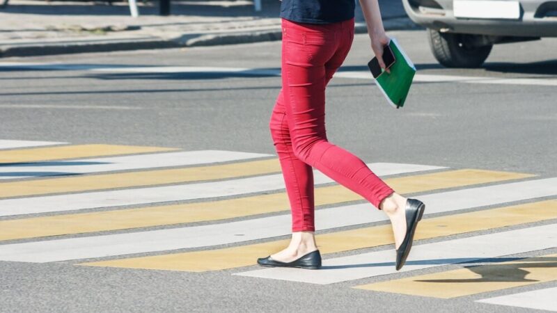 Poważny wypadek na S8: Ciężarówka potrąciła pieszego pod Wrocławiem