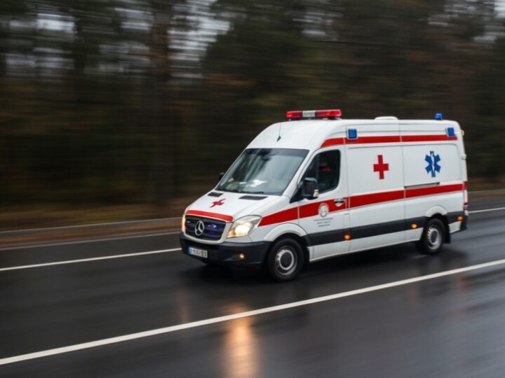 Senior w opałach: Policjanci ratują zagubionego mężczyznę przed wychłodzeniem