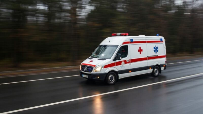 Senior w opałach: Policjanci ratują zagubionego mężczyznę przed wychłodzeniem