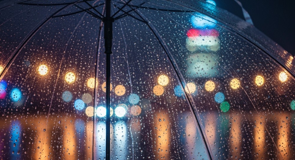 Gęsta mgła nad Wrocławiem – bądź ostrożny na drogach!