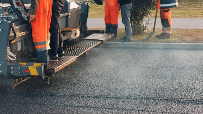 Ulica Koszarowa w nowej odsłonie: kierowcy już wkrótce na świeżym asfalcie!