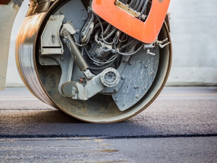 Ulica Moniuszki znów dwukierunkowa – koniec komunikacyjnych utrudnień!